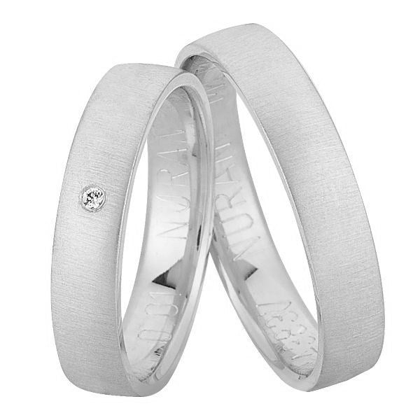 Tidløse Nuran vielsesringe i 14 kt hvidguld med 0,01 ct diamant – sæt med damering med diamant og matchende herrering uden sten.